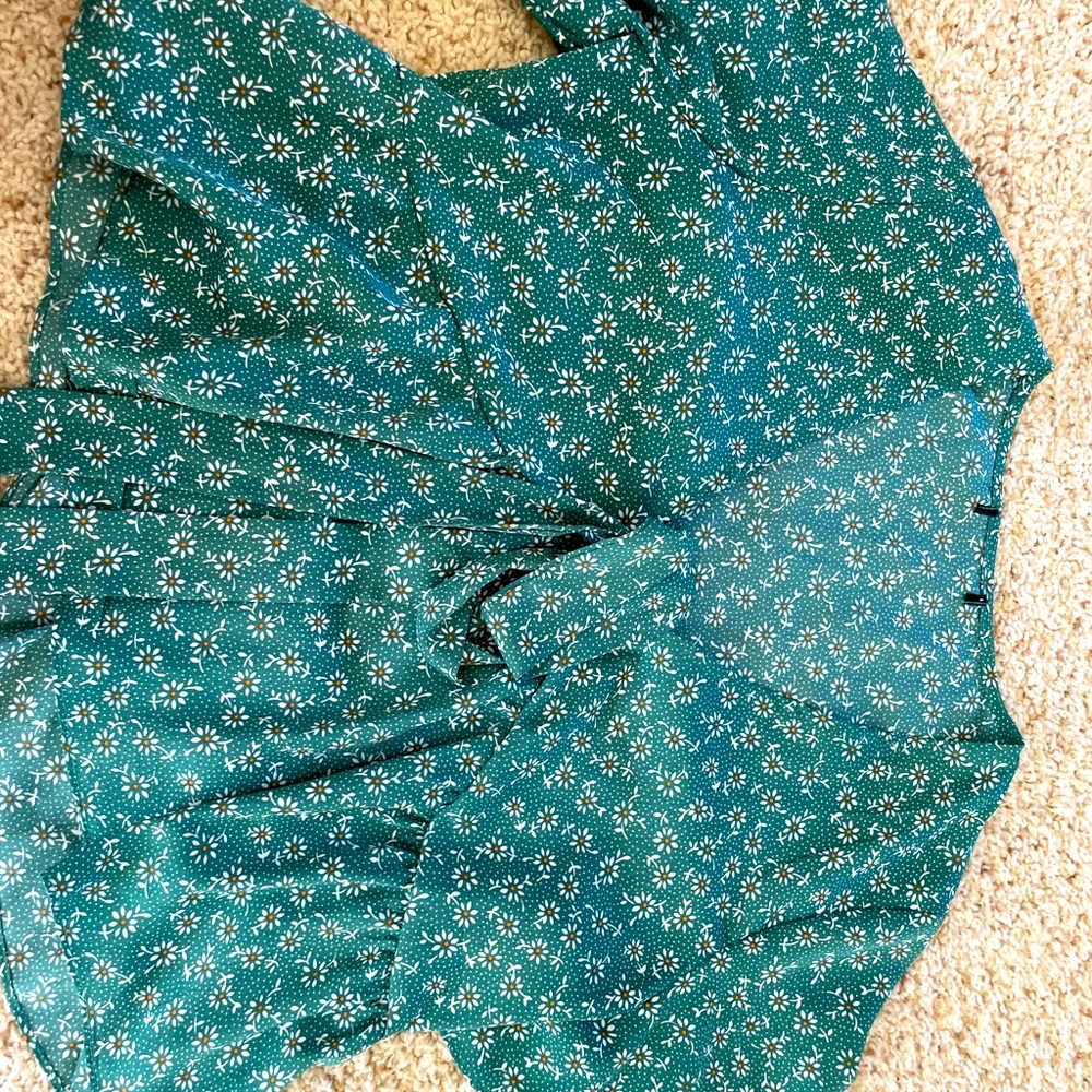 Green tie in front top